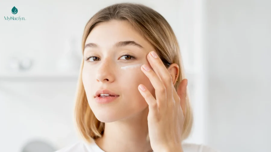 Kết cấu kem dưỡng B5 mỏng nhẹ, thấm nhanh, không gây nhờn rít
