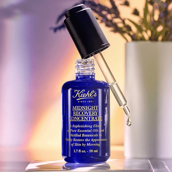 Kiehl's Midnight Recovery Concentrate nuôi dưỡng làn da căng bóng, sáng mịn