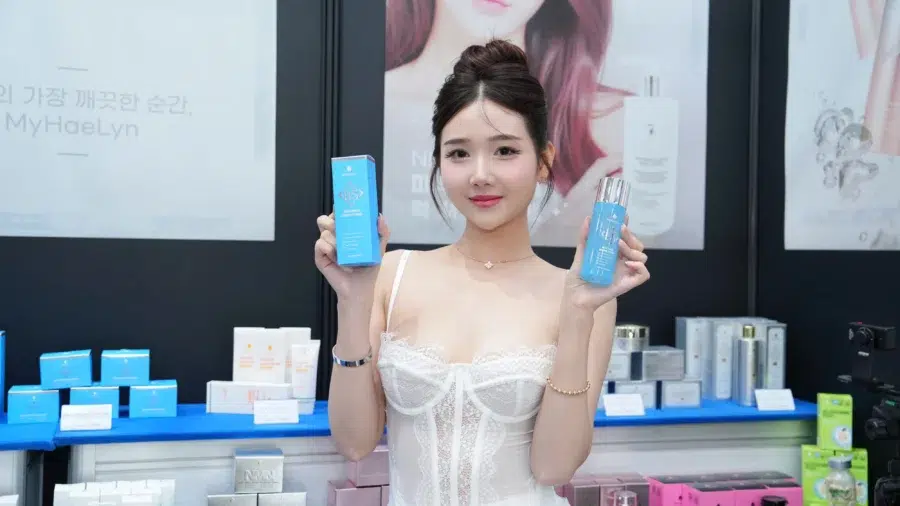 Khách hàng tham quan trải nghiệm sản phẩm của MyHaelyn